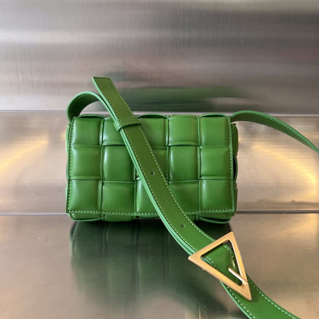 Small Padded Cassette Intreccio Leather Cross-body Bag Green